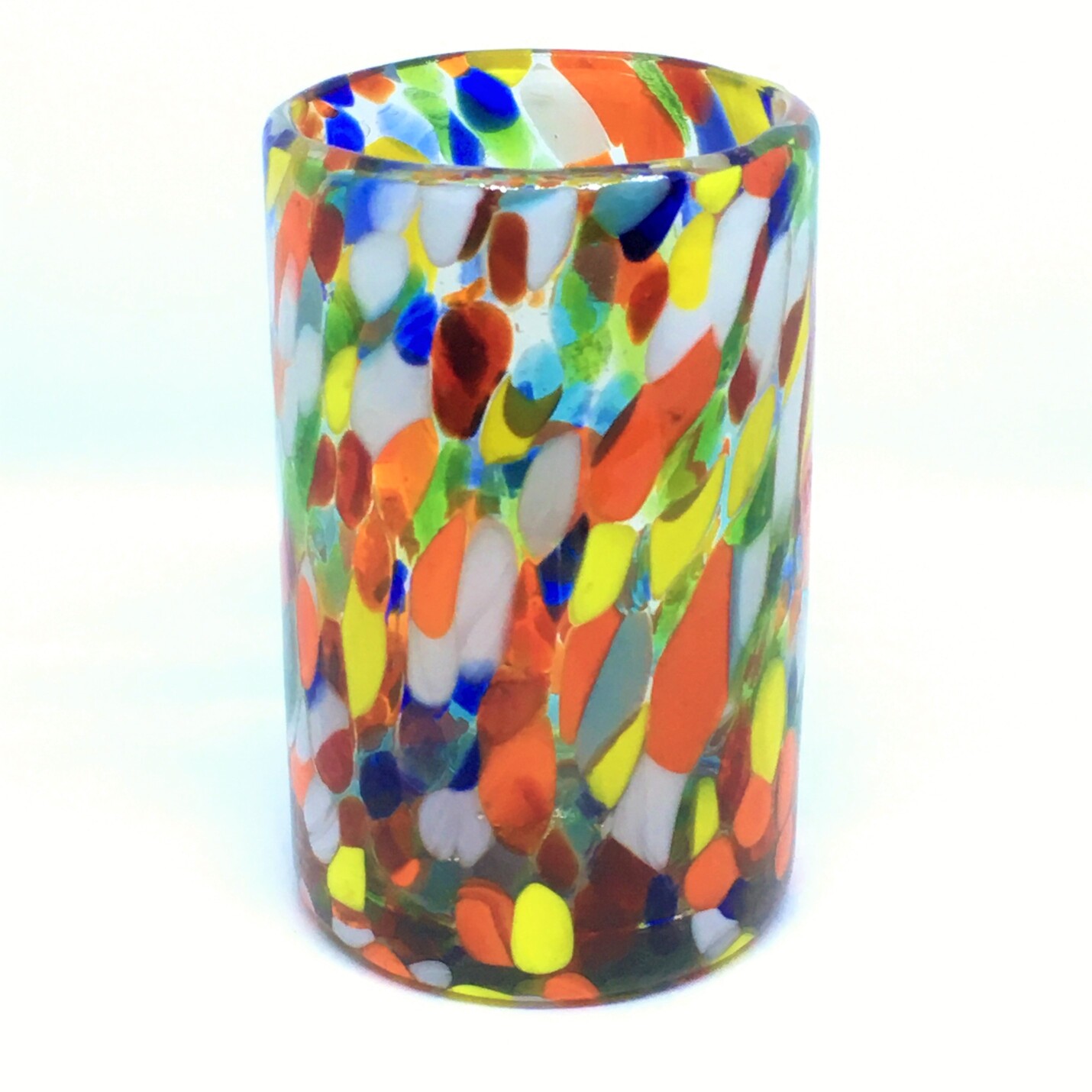 Estilo Confeti / Juego de 6 vasos grandes 'Confeti Carnaval' / Deje entrar a la primavera en su casa con éste colorido juego de vasos. El decorado con vidrio multicolor los hace resaltar en cualquier lugar.